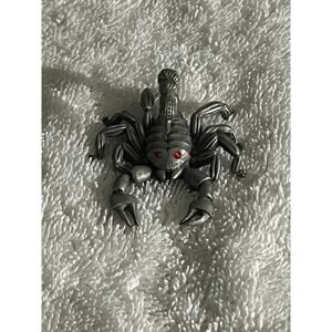 Vintage Spoontique scorpion with red ruby eyes #1211- 1 3/4”